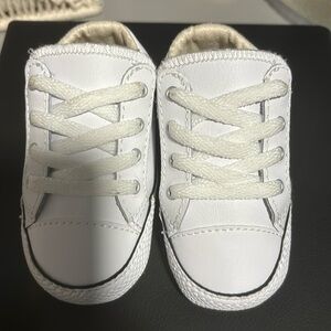 Converse baby cribsters, leather canvas